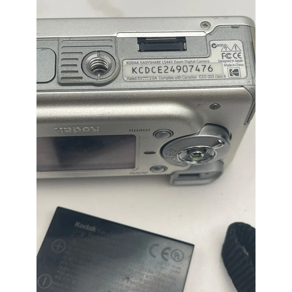Kodak EasyShare LS443 4MP Digital Camera Parts Repair + 2 Batteries Charger Case